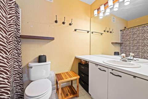 Townhouse in Coral Springs, Florida 2 bedrooms, 108.7 sq.m. № 2084133 - photo 19