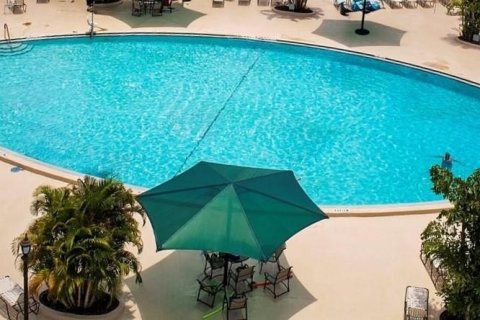 Condo in Sun City Center, Florida, 1 bedroom  № 1869391 - photo 18