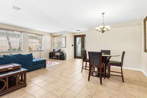 Villa ou maison à vendre à Royal Palm Beach, Floride: 5 chambres, 258.08 m2 № 2078442 - photo 4