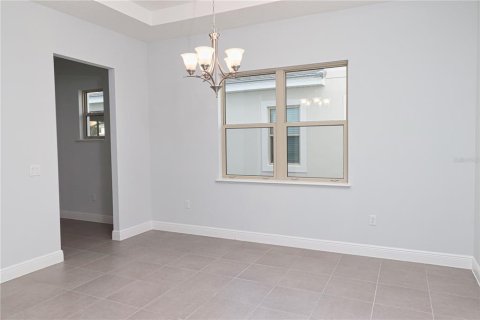House in Winter Garden, Florida 5 bedrooms, 354.05 sq.m. № 1910319 - photo 2