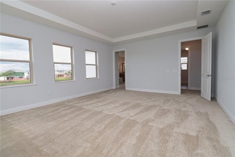 House in Winter Garden, Florida 5 bedrooms, 354.05 sq.m. № 1910319 - photo 15