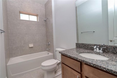 House in Winter Garden, Florida 5 bedrooms, 354.05 sq.m. № 1910319 - photo 22