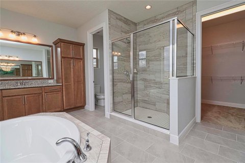 House in Winter Garden, Florida 5 bedrooms, 354.05 sq.m. № 1910319 - photo 19