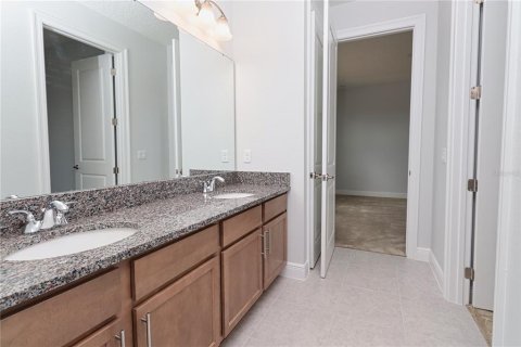 House in Winter Garden, Florida 5 bedrooms, 354.05 sq.m. № 1910319 - photo 26