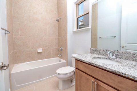 House in Winter Garden, Florida 5 bedrooms, 354.05 sq.m. № 1910319 - photo 9