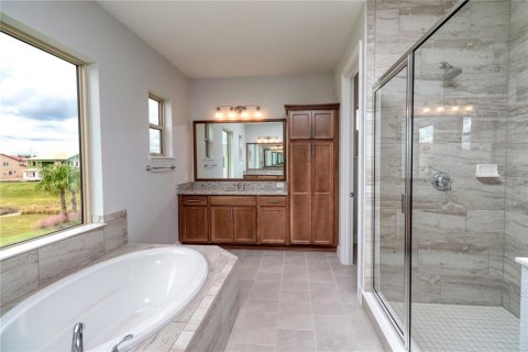 House in Winter Garden, Florida 5 bedrooms, 354.05 sq.m. № 1910319 - photo 16