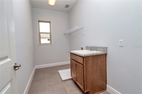 House in Winter Garden, Florida 5 bedrooms, 354.05 sq.m. № 1910319 - photo 21
