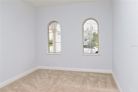 House in Winter Garden, Florida 5 bedrooms, 354.05 sq.m. № 1910319 - photo 5