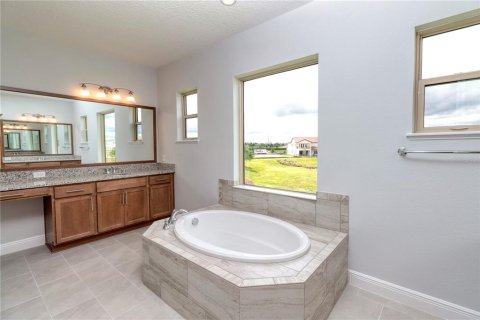 House in Winter Garden, Florida 5 bedrooms, 354.05 sq.m. № 1910319 - photo 18