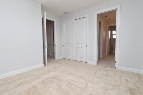 House in Winter Garden, Florida 5 bedrooms, 354.05 sq.m. № 1910319 - photo 28