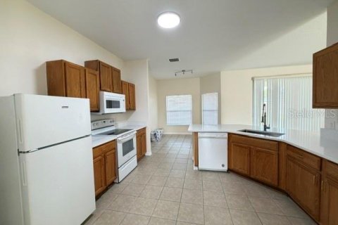 Villa ou maison à louer à Ocala, Floride: 4 chambres, 208.57 m2 № 2404705 - photo 10
