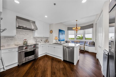 Condo in Coral Gables, Florida, 3 bedrooms № 1934058 - photo 12