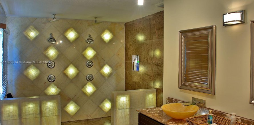 Villa ou maison à Hollywood, Floride 5 chambres, 361.3 m2 № 1874556