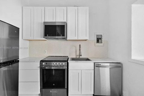 Купить коммерческую недвижимость в Майами-Бич, Флорида № 1989942 - фото 13