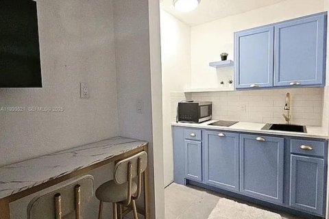 Купить коммерческую недвижимость в Майами-Бич, Флорида № 1989942 - фото 17