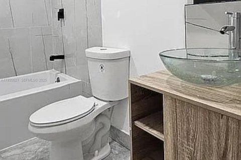 Купить коммерческую недвижимость в Майами-Бич, Флорида № 1989942 - фото 21