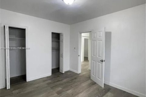 Casa en alquiler en Miami Beach, Florida, 2 dormitorios, 105.26 m2 № 1821683 - foto 5