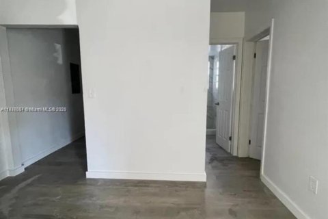 Casa en alquiler en Miami Beach, Florida, 2 dormitorios, 105.26 m2 № 1821683 - foto 3