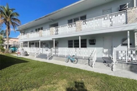 Villa ou maison à louer à Miami Beach, Floride: 2 chambres, 105.26 m2 № 1821683 - photo 1