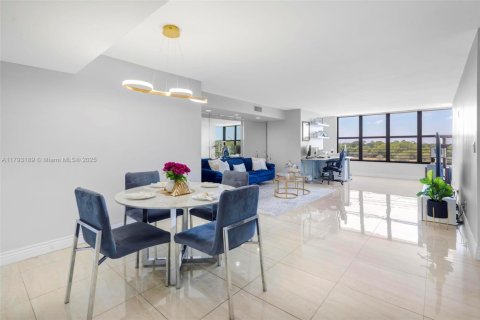 Condo in Coconut Creek, Florida, 2 bedrooms  № 1695468 - photo 7