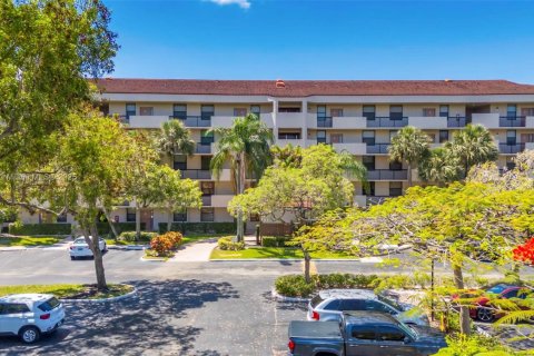 Condo in Coconut Creek, Florida, 2 bedrooms  № 1695468 - photo 21
