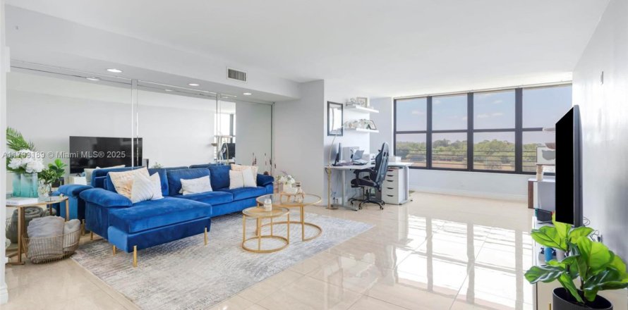 Condo in Coconut Creek, Florida, 2 bedrooms  № 1695468