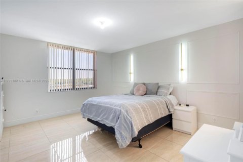 Condo in Coconut Creek, Florida, 2 bedrooms  № 1695468 - photo 12