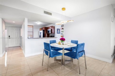 Condo in Coconut Creek, Florida, 2 bedrooms  № 1695468 - photo 8