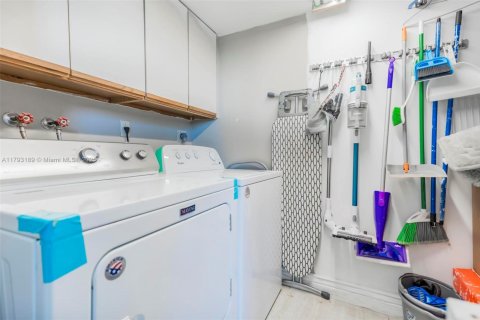 Condo in Coconut Creek, Florida, 2 bedrooms  № 1695468 - photo 17