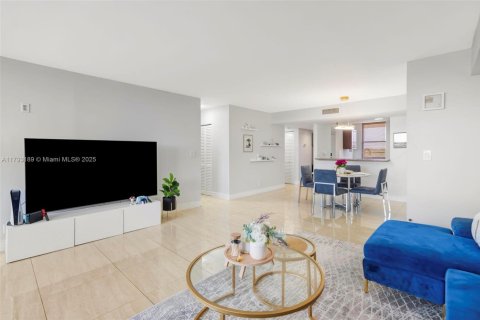 Condo in Coconut Creek, Florida, 2 bedrooms  № 1695468 - photo 2