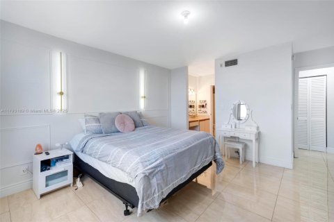 Condo in Coconut Creek, Florida, 2 bedrooms  № 1695468 - photo 13
