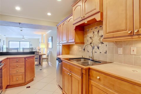 Condo in New Smyrna Beach, Florida, 3 bedrooms  № 2205272 - photo 6