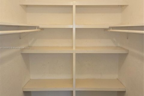 House in Palm Beach Gardens, Florida 3 bedrooms, 174.19 sq.m. № 1942324 - photo 13