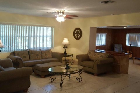 House in Palm Beach Gardens, Florida 3 bedrooms, 174.19 sq.m. № 1942324 - photo 2