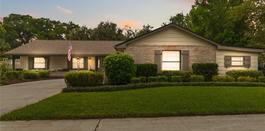 House in Casselberry, Florida 4 bedrooms, 256.04 sq.m. № 2258809