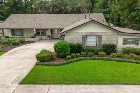 House in Casselberry, Florida 4 bedrooms, 256.04 sq.m. № 2258809 - photo 2