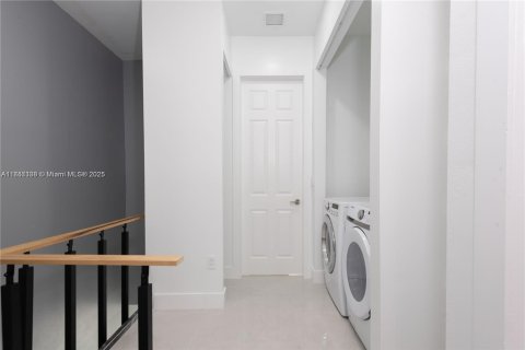 Townhouse in Homestead, Florida 3 bedrooms, 132.66 sq.m. № 1883859 - photo 17