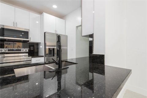 Townhouse in Homestead, Florida 3 bedrooms, 132.66 sq.m. № 1883859 - photo 16
