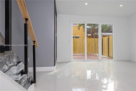 Townhouse in Homestead, Florida 3 bedrooms, 132.66 sq.m. № 1883859 - photo 6