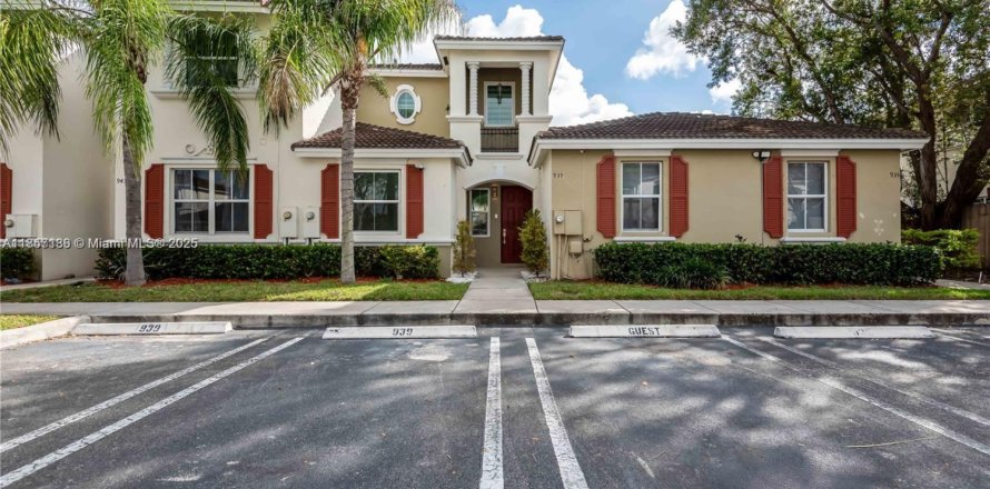 Townhouse in Homestead, Florida 3 bedrooms, 132.66 sq.m. № 1883859