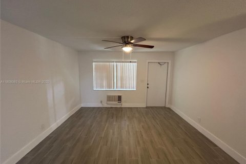 Condo in Dania Beach, Florida, 2 bedrooms  № 1779960 - photo 4