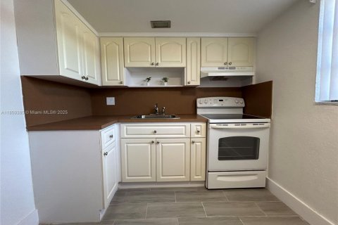 Condo in Dania Beach, Florida, 2 bedrooms  № 1779960 - photo 2
