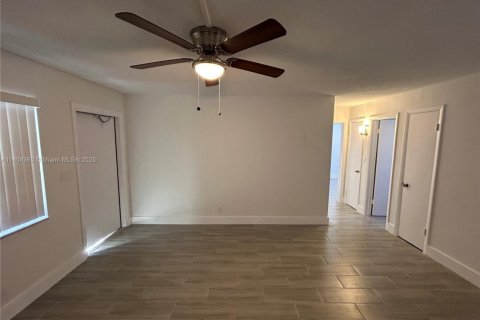 Condo in Dania Beach, Florida, 2 bedrooms  № 1779960 - photo 5