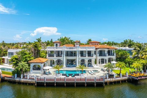 House in Golden Beach, Florida 8 bedrooms, 776.01 sq.m. № 2013224