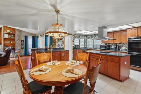 House in Tampa, Florida 3 bedrooms, 209.68 sq.m. № 1749456 - photo 20