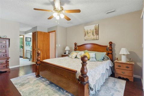 House in Tampa, Florida 3 bedrooms, 209.68 sq.m. № 1749456 - photo 25