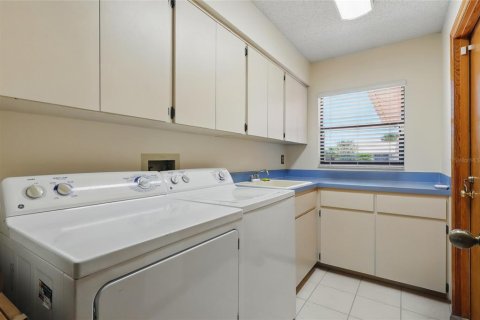 House in Tampa, Florida 3 bedrooms, 209.68 sq.m. № 1749456 - photo 11
