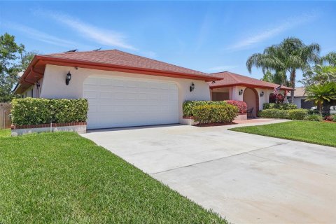 House in Tampa, Florida 3 bedrooms, 209.68 sq.m. № 1749456 - photo 1