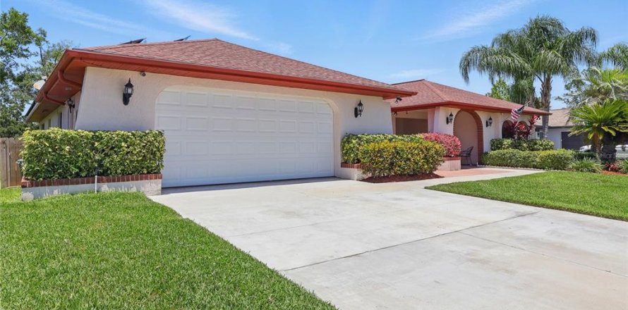 House in Tampa, Florida 3 bedrooms, 209.68 sq.m. № 1749456