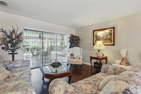 House in Tampa, Florida 3 bedrooms, 209.68 sq.m. № 1749456 - photo 8